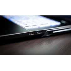 XM-10 17" RTX 4080 I9 13900HX 4K